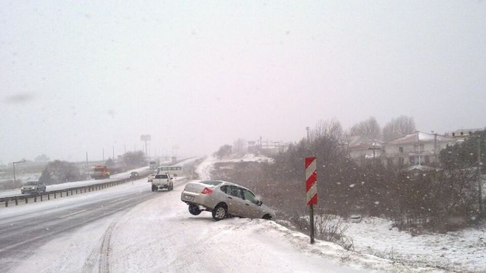 İstanbul'da kar durmuyor!..