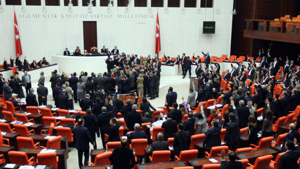 Bu kez kavga çıktı! GALERİ/VİDEO