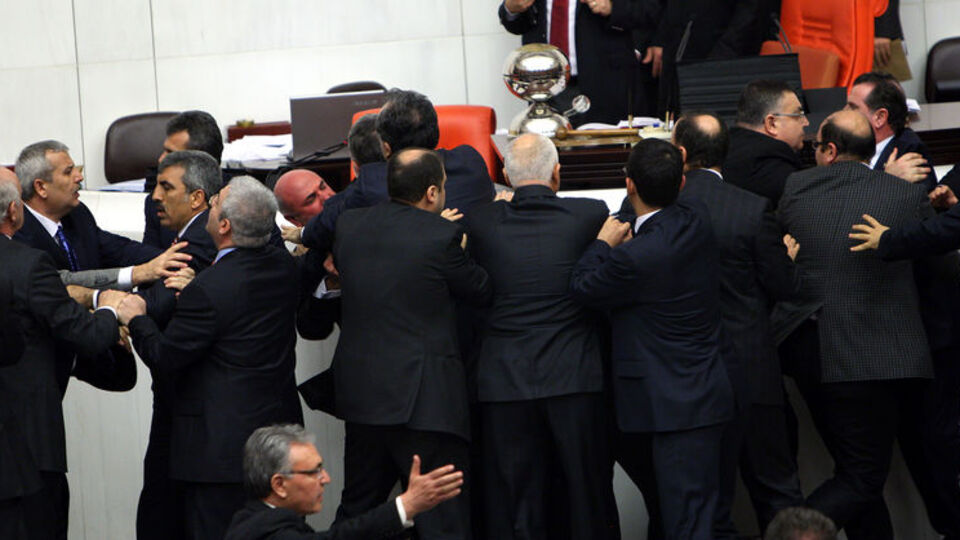 İçtüzük gerilimi devam ediyor