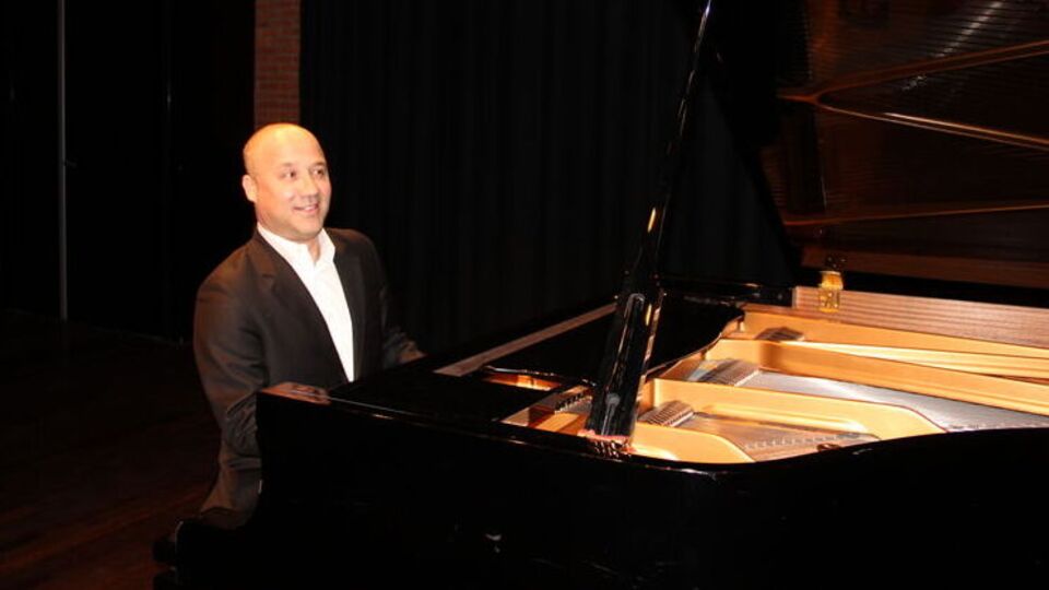 Piyanist Burçin Büke Borusan Müzik Evi'nde
