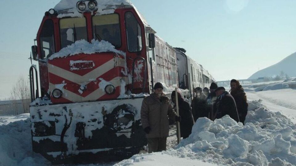 Tren raydan çıktı