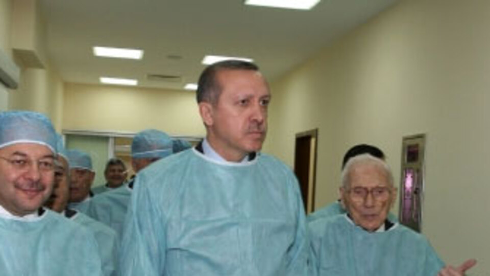 Başbakan Erdoğan ikinci kez ameliyat oldu