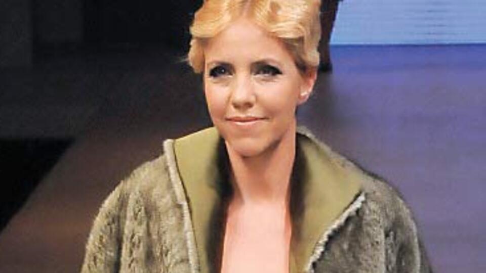 42 yaşında göğsünü gere gere podyumda!