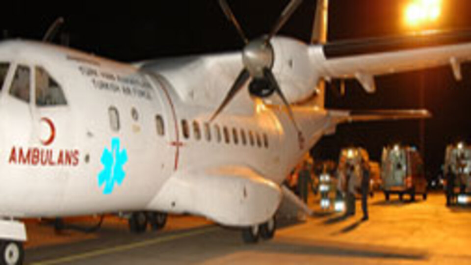4 sedyeli ambulans uçak geliyor