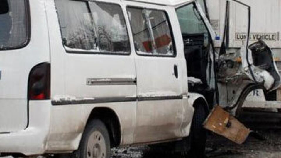 TIR ile minibüs çarpıştı!