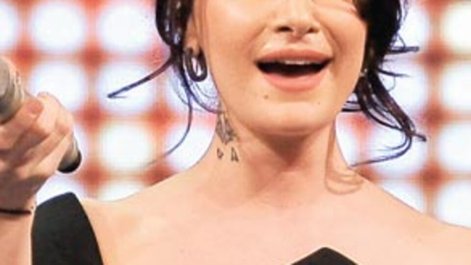 Sıla'nın burnu küçüldü!