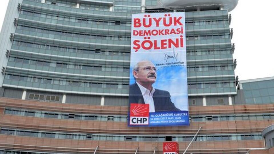 Çift kurultay 'tek kart'
