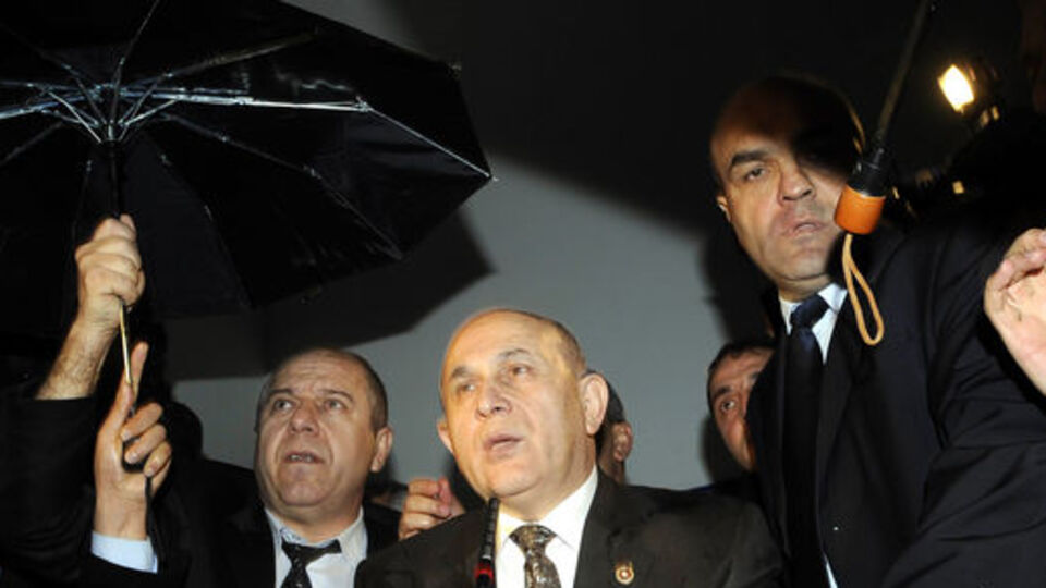 Burhan Kuzu 'yumurta' davasında şikayetçi değil