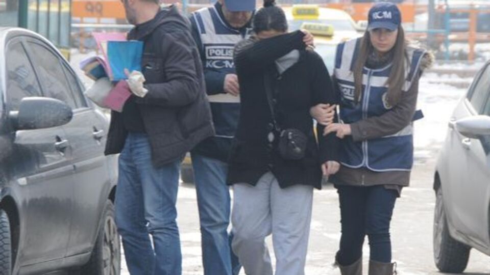 Esrar satarken yakalandı, "Ekmek param" dedi