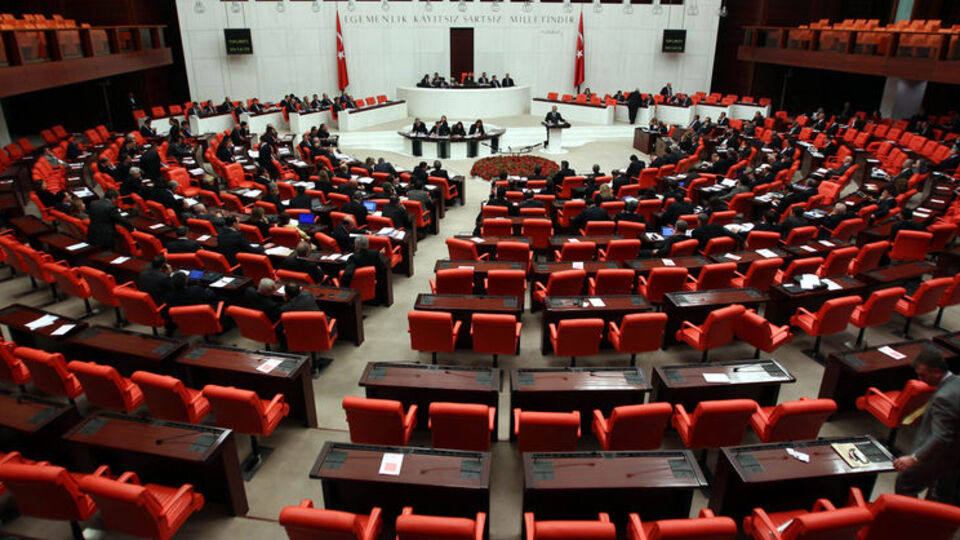 Tutuklu vekillerin maaşları konusunda karar verildi