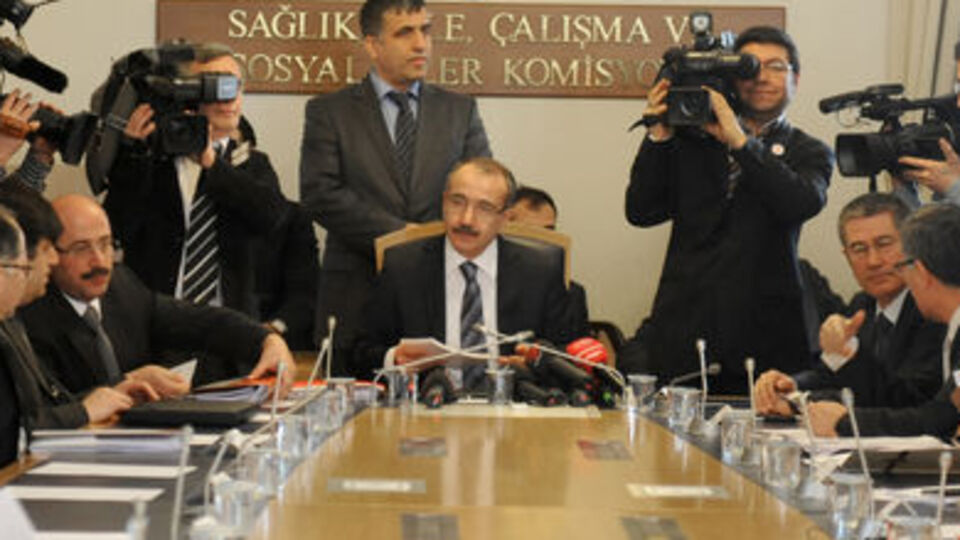 12 yıllık zorunlu eğitim teklifi görüşülüyor