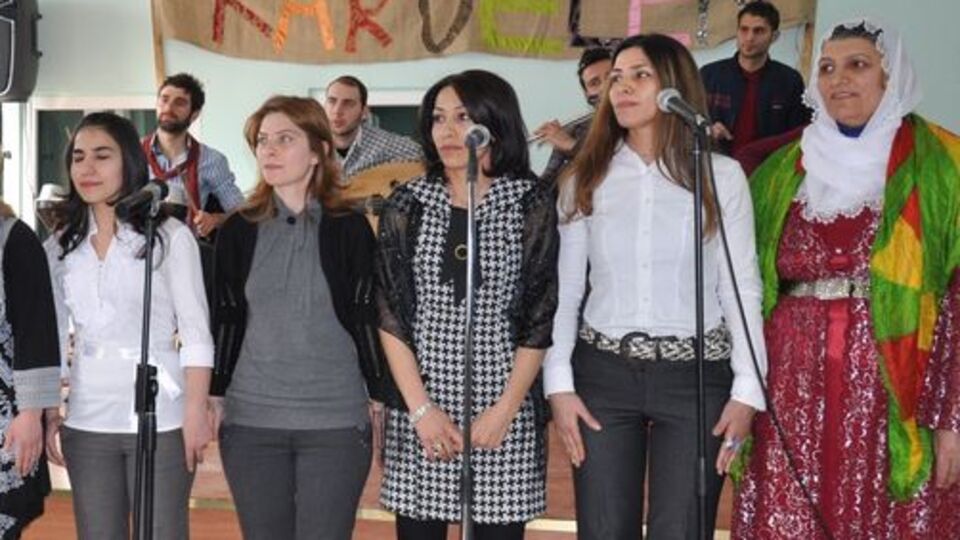 8 Mart için 8 kadından 8 dilde 8 şarkı