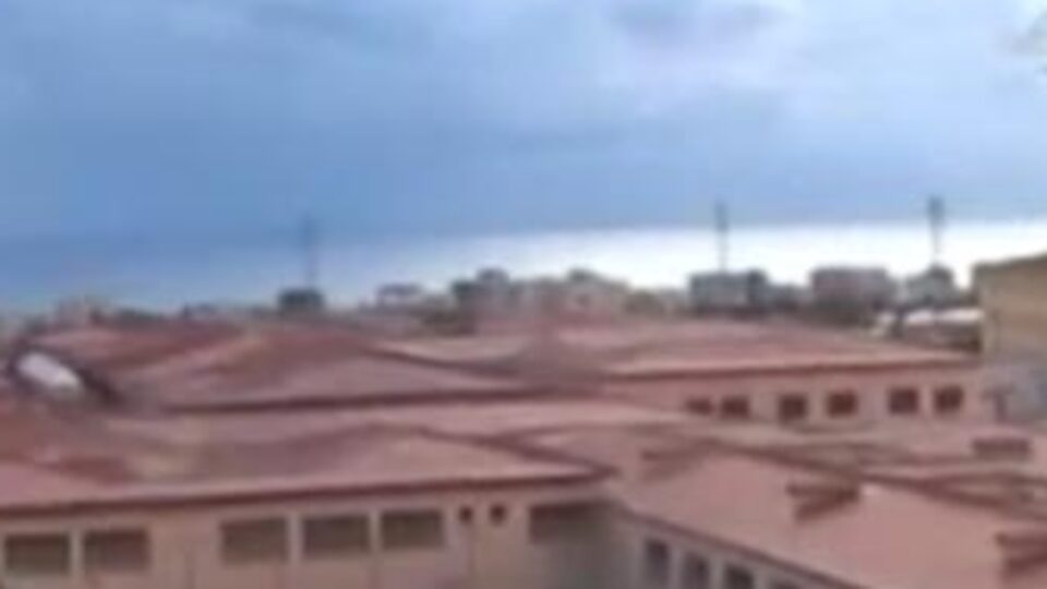 Bu cezaevinde kalmak için suç uyduruyorlar!