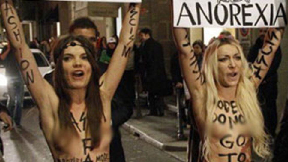 FEMEN usulü moda eylemi