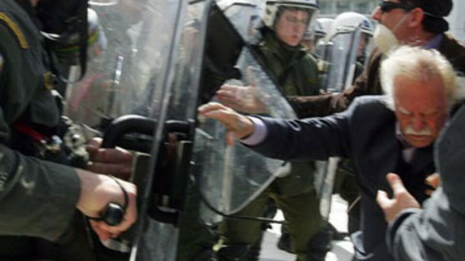 "Almanya, Yunanistan'dan intikam mı alıyor?"