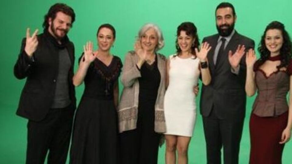 "Yaprak Dökümü" dizisinin oyuncuları, Sırbistan'a çıkarma yaptı