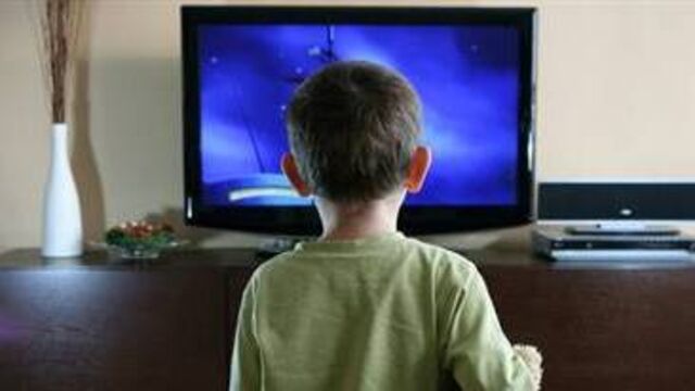 Çocuğa TV'yi yasaklamak çözüm değil