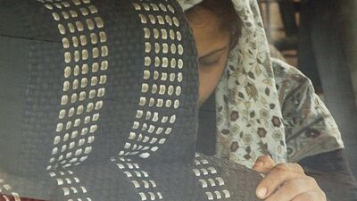 Yeni doğmuş bebeğini tuvalete attı!