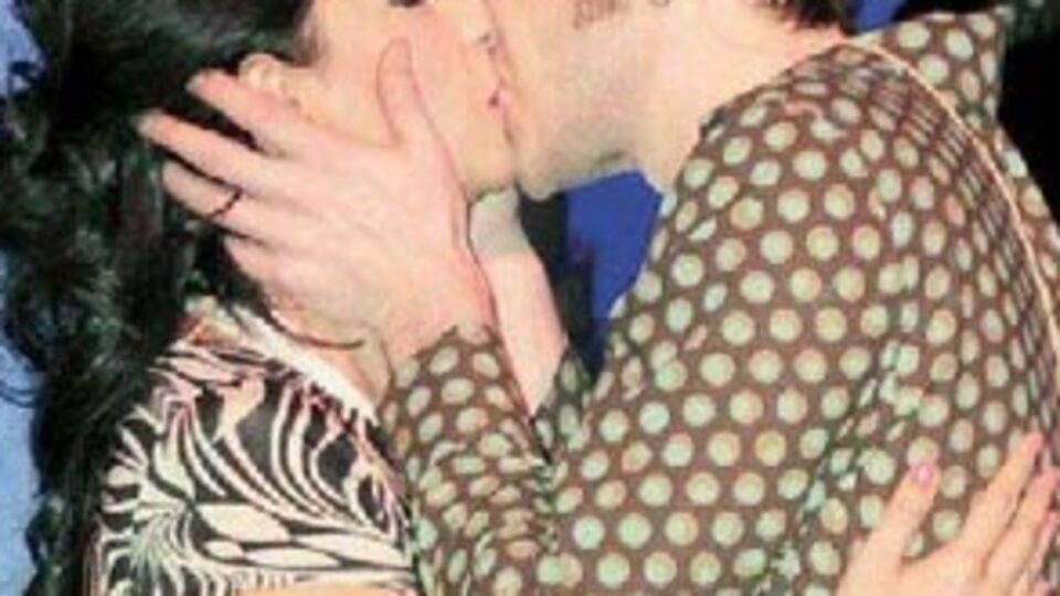 Öpüşürüm de sevişirim de!