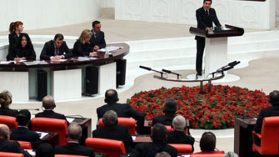 Ruanda Meclis'i TBMM'yi dörde katladı