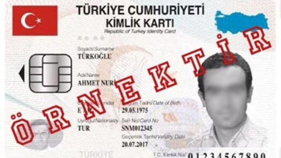 Akıllı kimlik için kart okuyucu şart