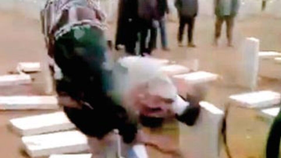 Libya'da İngiliz askerlerin mezarlarına saldırı