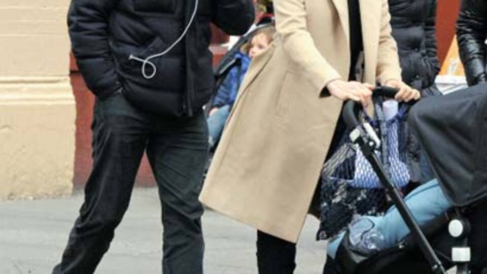 9 aylık bebeğiyle yürüyüşte