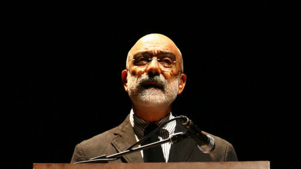 Başbakan'dan Ahmet Altan'a dava