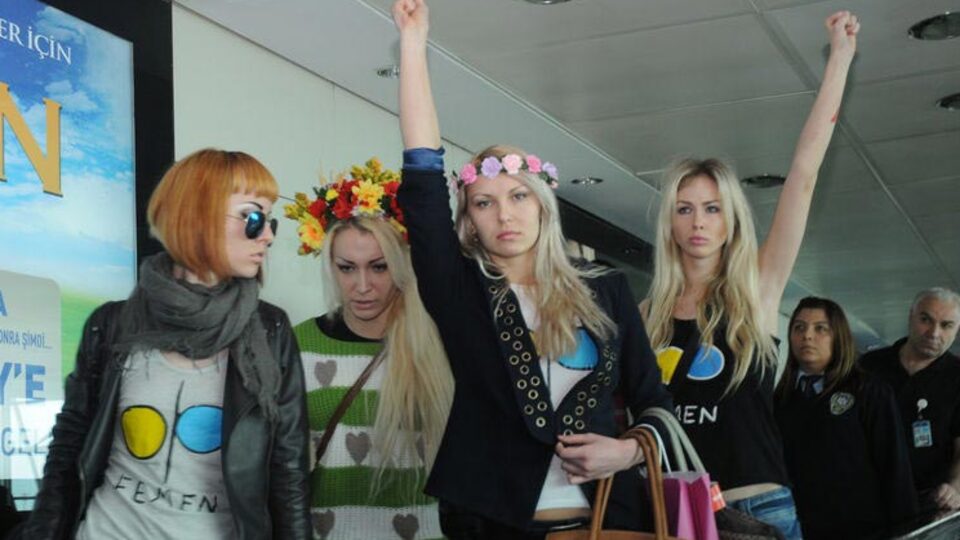 Çıplak protrestoculara 1 yıllık yasak! GALERİ - VİDEO