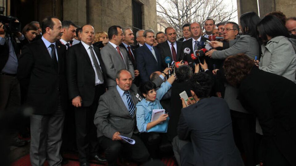 "Pabuç bırakmayız"
