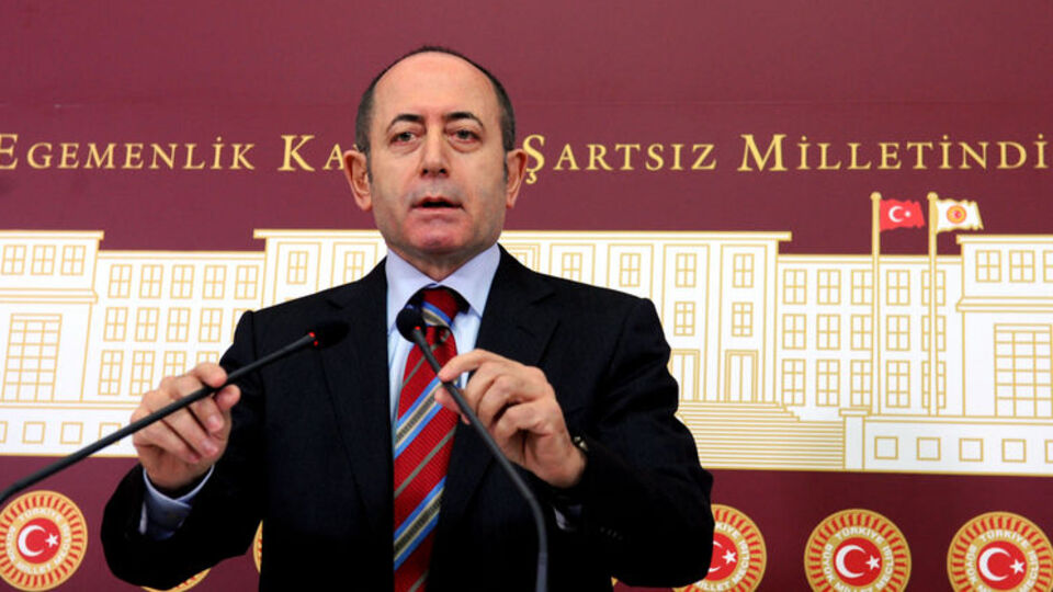 "Başkana değil, masaya attım!"