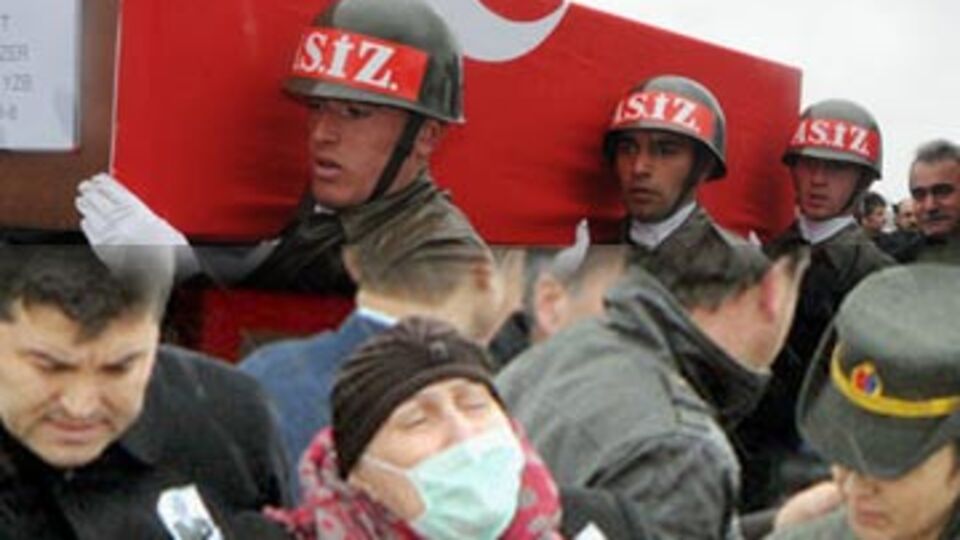 ''Oğlum böyle mi gelecektik memlekete''