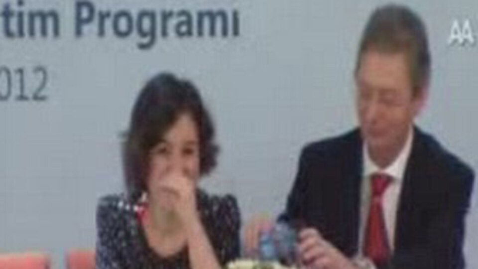 Çevirmenin gözyaşları VİDEO