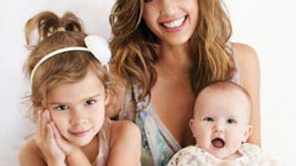 Anne Jessica Alba bambaşka GALERİ