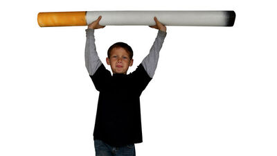 Sigara içme yaşı 7'ye düştü!