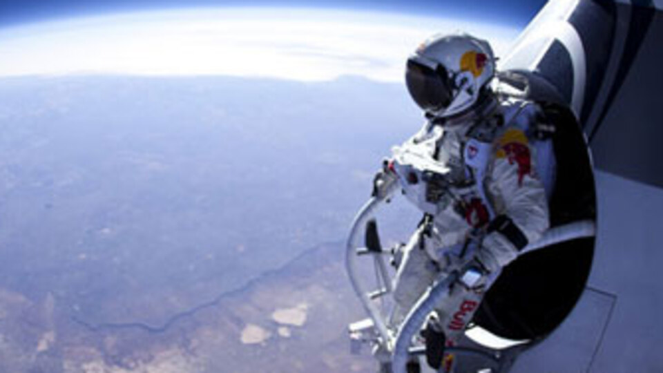 21 bin metreden Dünya'ya atladı! VİDEO/GALERİ