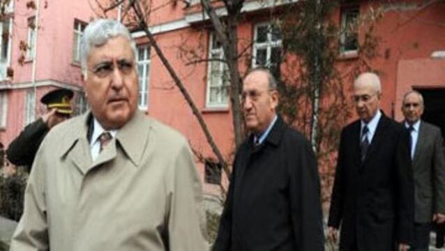 Komutanlar şehit evinde