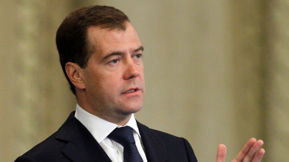 Medvedev: Füze kalkanına karşı hazır olmalıyız