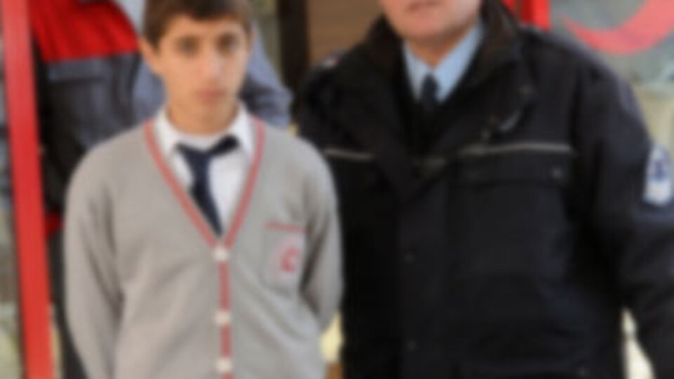 Öğretmene baba dayağı!