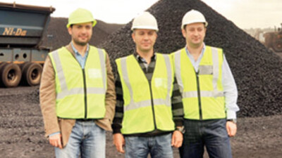 Üç kafadar Güney Afrika'da madeni buldu!