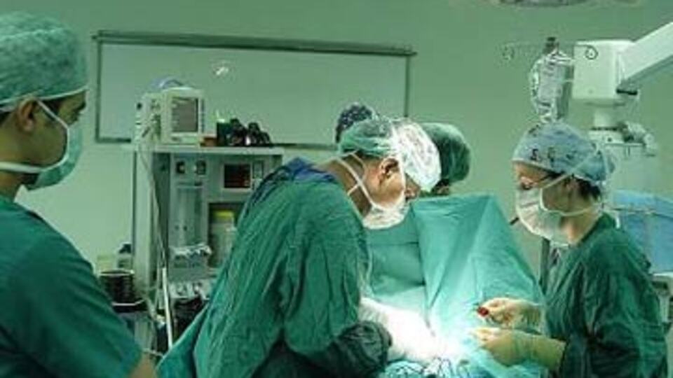 Kafatasını bacağında taşıyacak!