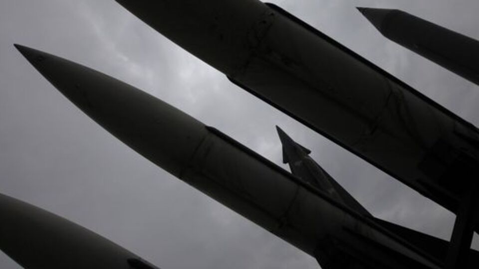 Füze yarışı kızıştı