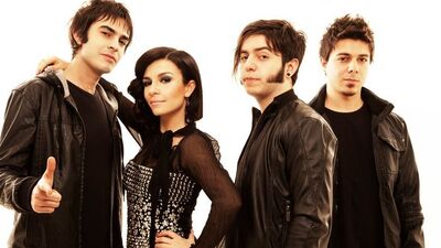 Model Grubu artık 5 kişi