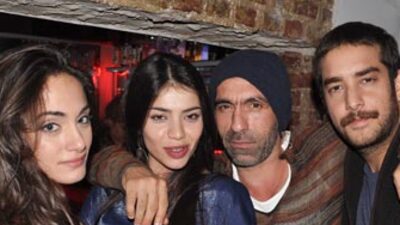 Düşman kardeşler birlikte!