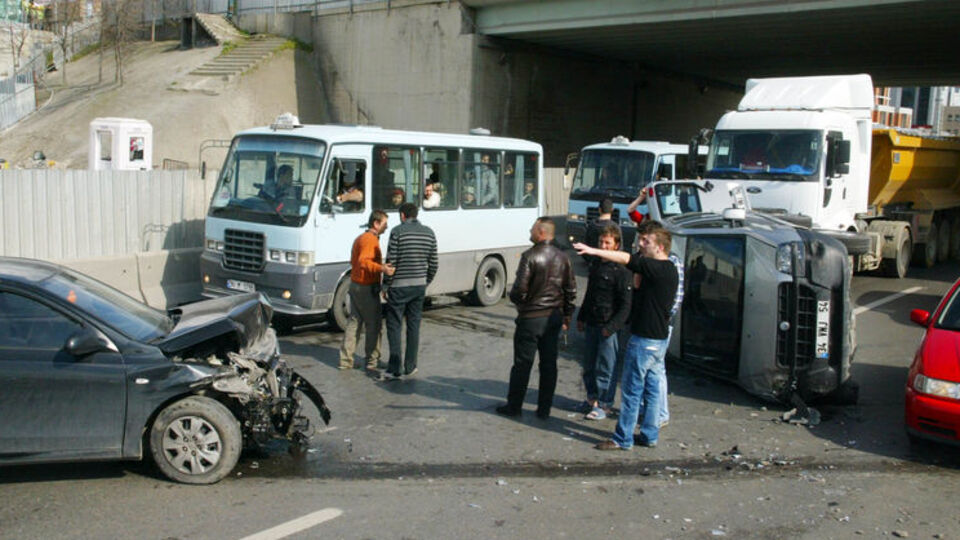 E-5 trafiğini felç eden kaza