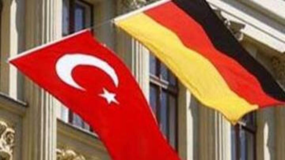 Almanya'daki Türkler 1 Nisan'ı bekliyor