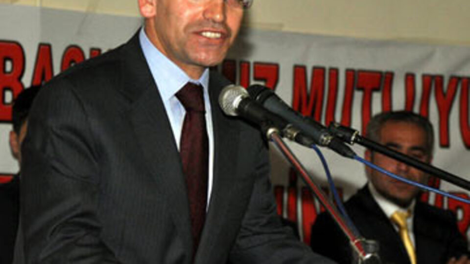 Şimşek, kongrede Kürtçe konuştu