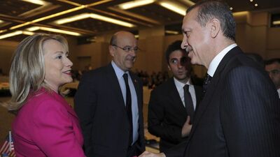 Clinton: Oturup bekleyecek değiliz