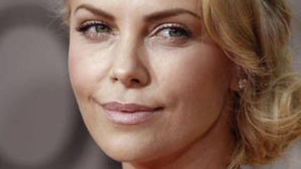 Çıplak fotoğraflarını çaldılar!