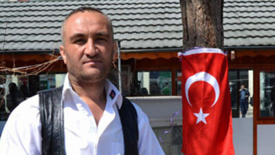 Suç işlememek için kendini zincirledi